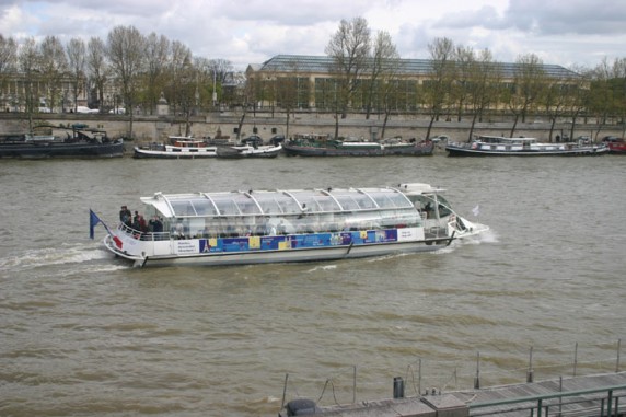 "Bateaux Mouches" no Rio Senna